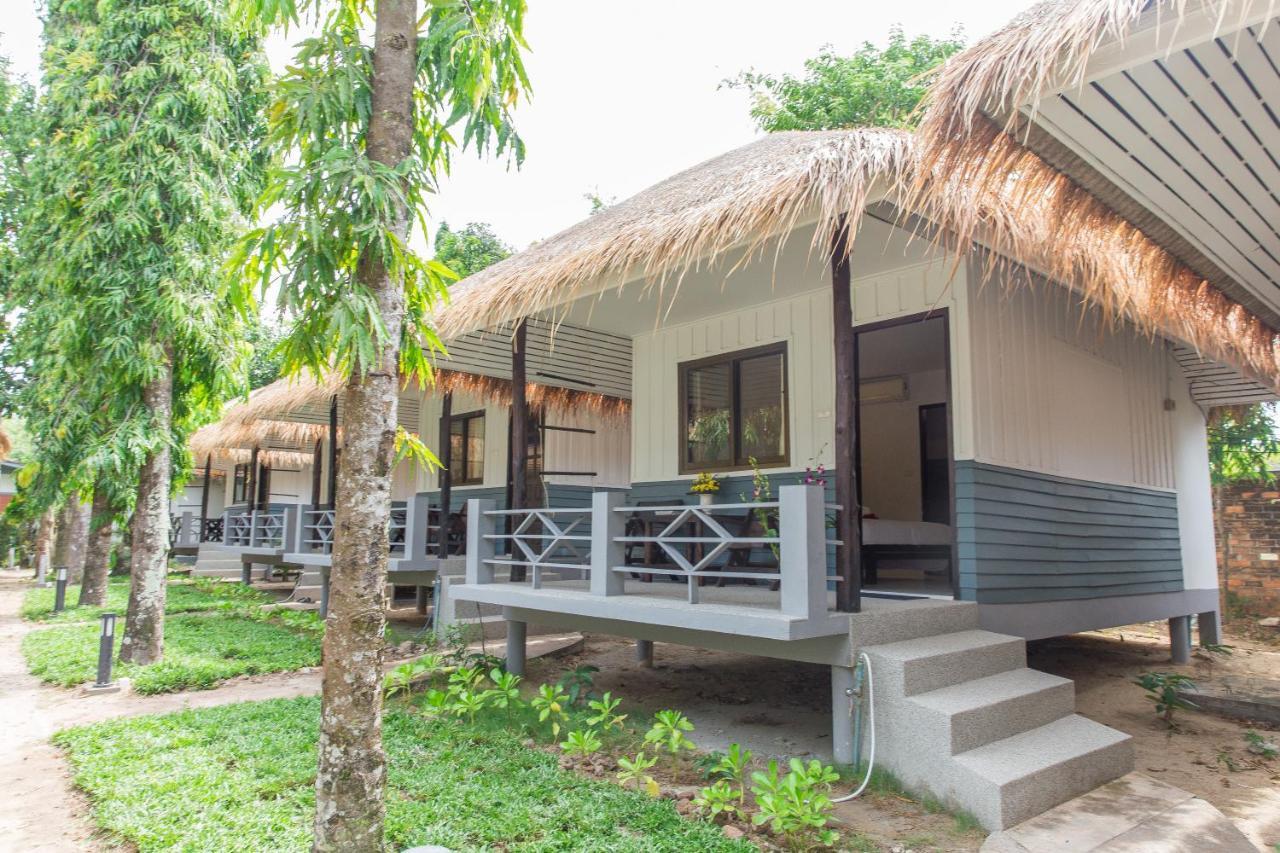 Adarin Beach Resort Mae Nam Exterior photo